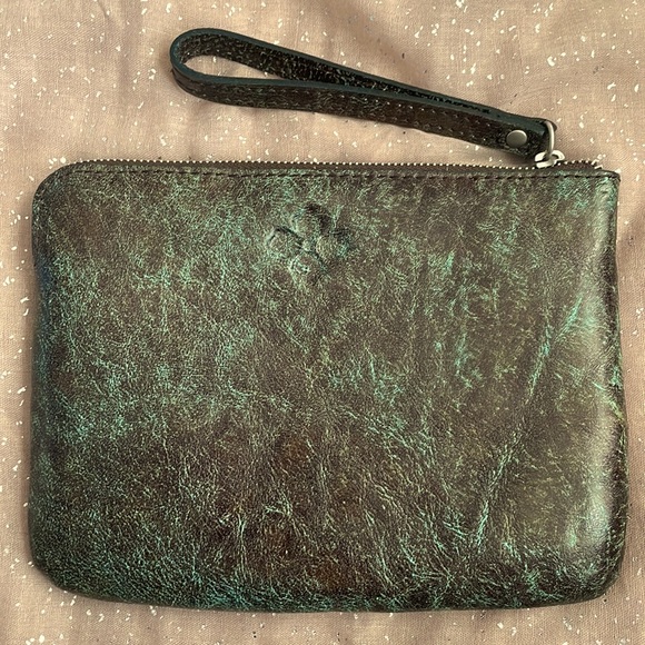 Brand New Patricia Nash Genuine Leather Tooled Turquoise Large Clutch Wristlet - Picture 3 of 12